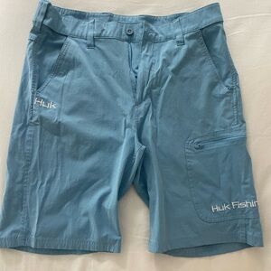 Huk Men's Next Level blue fishing short